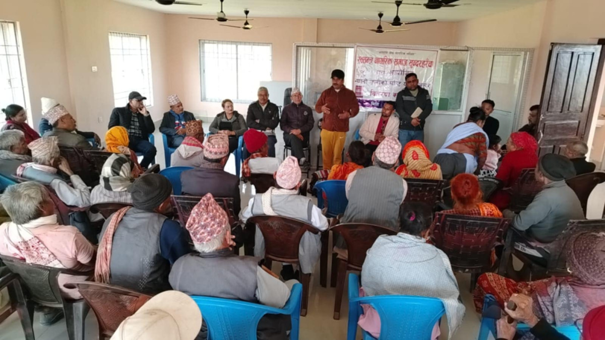 "सुन्दरहरैंचामा जेष्ठ नागरिकलाई न्यानो मल्टियुज मखलर वितरण"